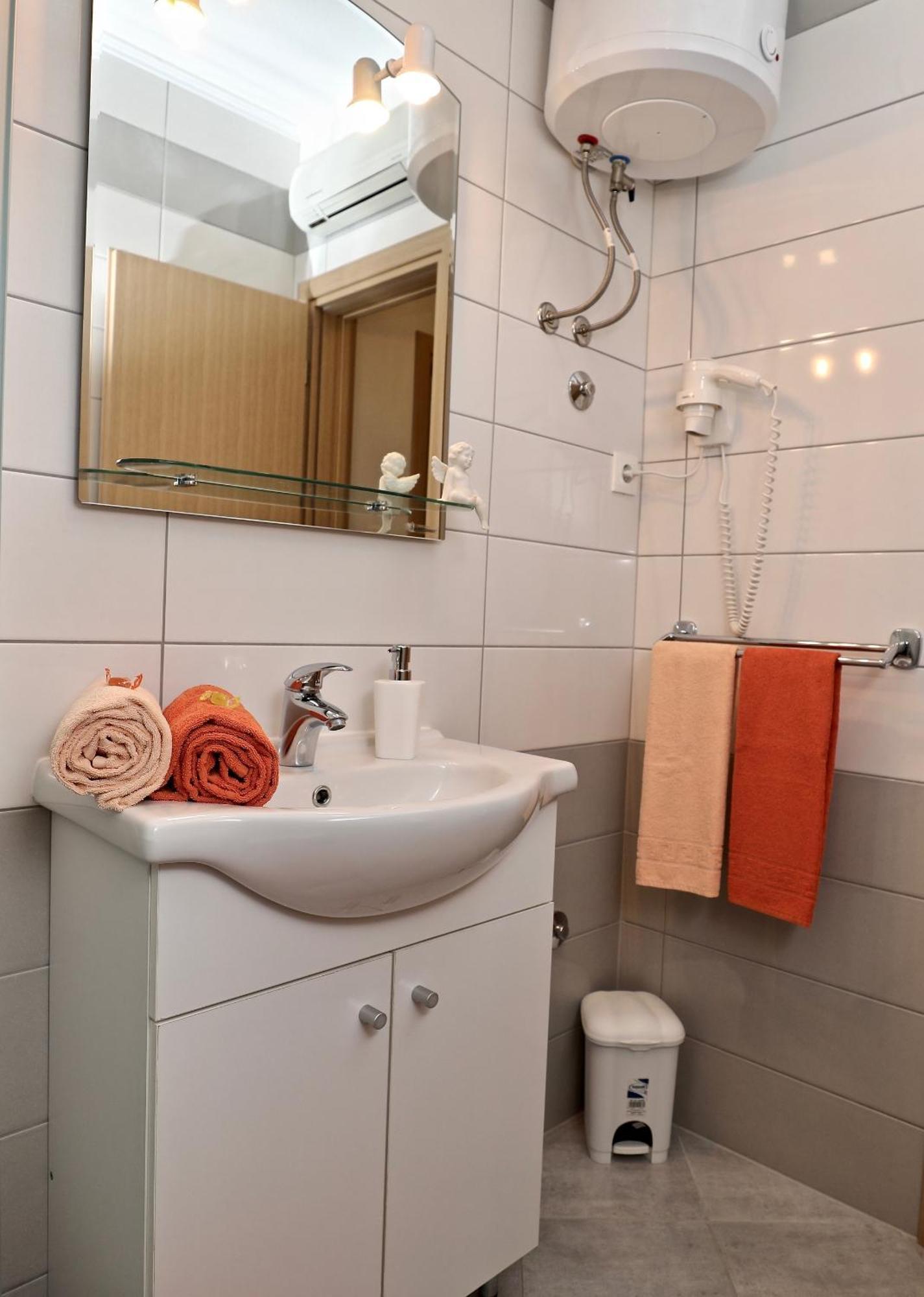 Apartman By The Sea Sucuraj, Hvar - 11228